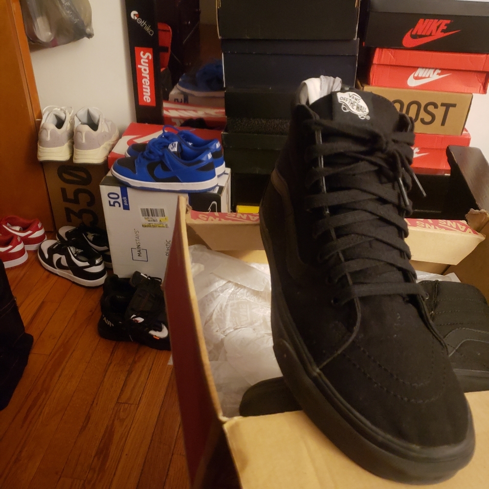 Sneakers - Picture 2 of 3